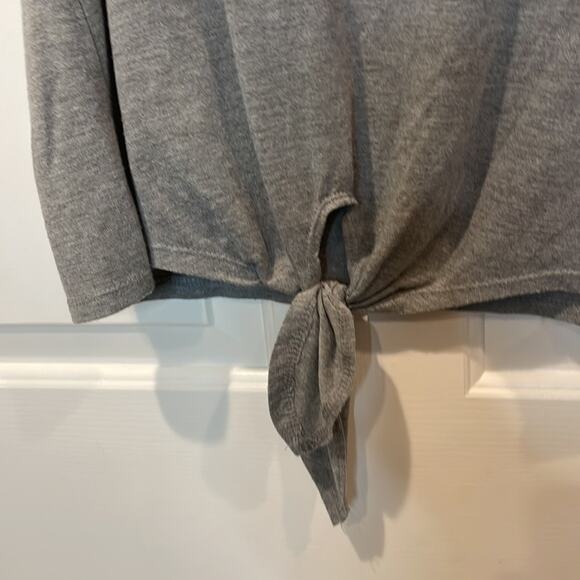 Captain Marvel sleeveless tee tied waist Large Preowned - Picture 5 of 6